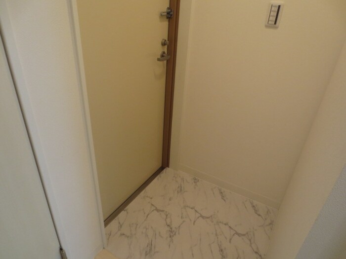 物件内観写真16　(玄関)