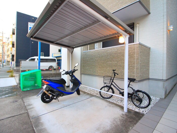 物件外観写真3　(駐輪場)