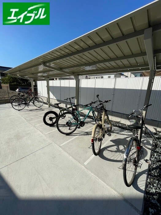 物件外観写真4　(駐輪場)