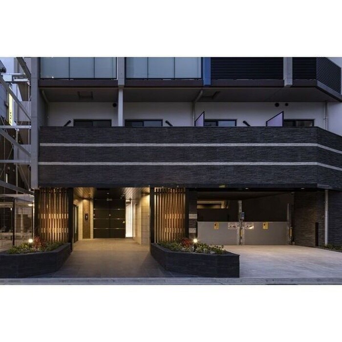 物件外観写真2　(エントランス部分)