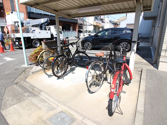 物件外観写真3　(駐輪場)