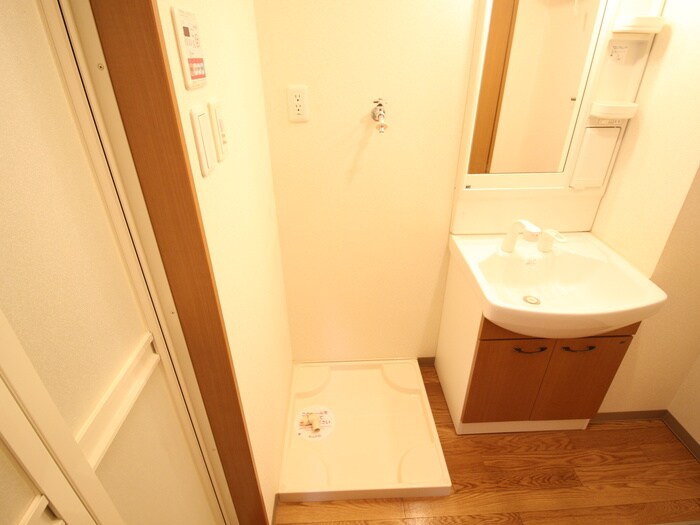 物件内観写真15　(洗濯機置場)