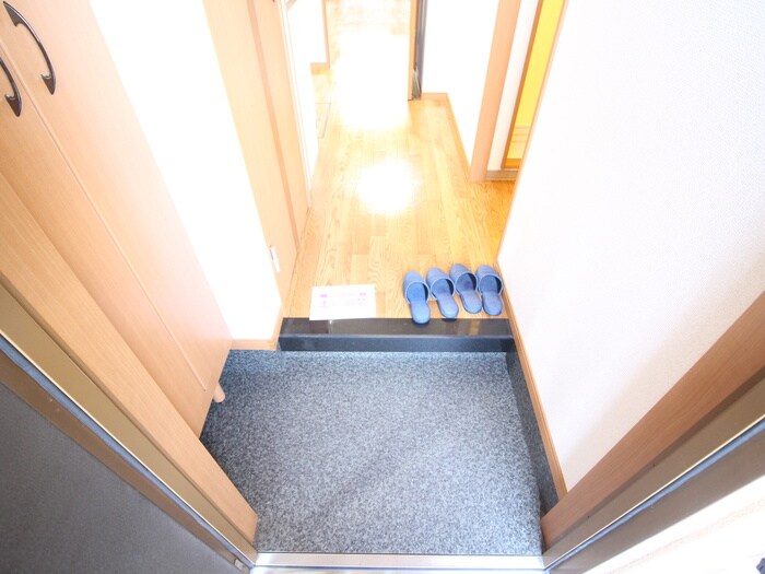 物件内観写真18　(玄関)