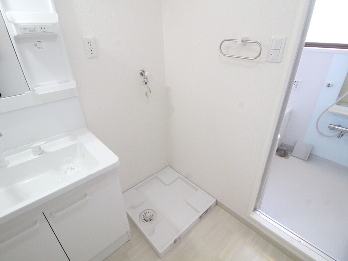 物件内観写真13　(洗濯機置場)