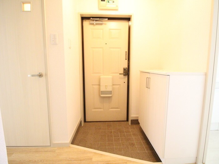 物件内観写真18　(玄関)