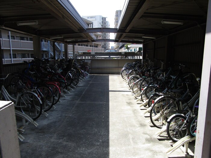 物件外観写真3　(駐輪場)