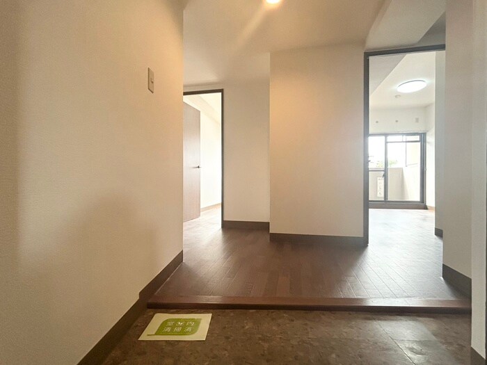 物件内観写真17　(玄関)