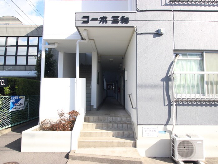 物件外観写真4　(エントランス部分)