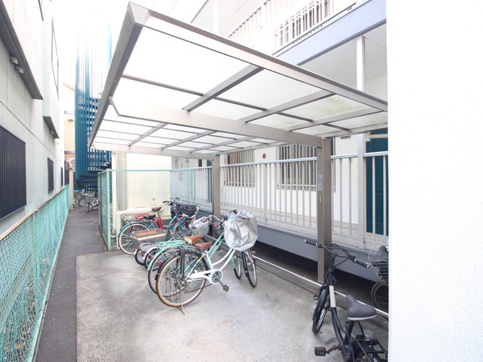 物件外観写真5　(駐輪場)