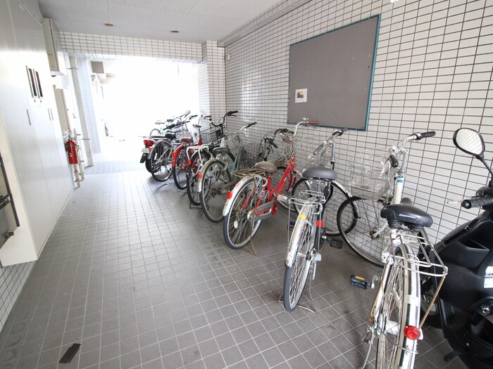 物件外観写真5　(駐輪場)