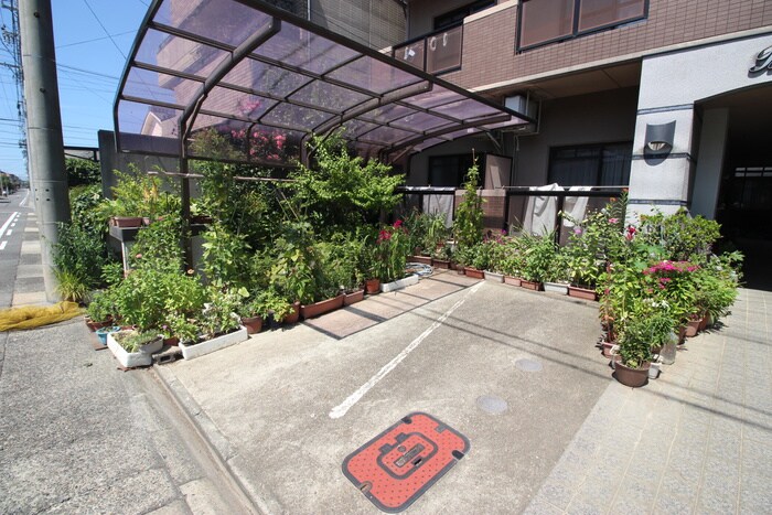 物件外観写真4　(駐車場)