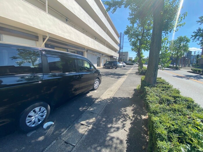 物件外観写真3　(駐車場)