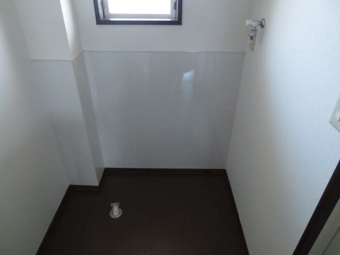 物件内観写真13　(洗濯機置場)