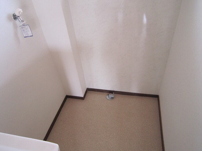 物件内観写真14　(洗濯機置場)