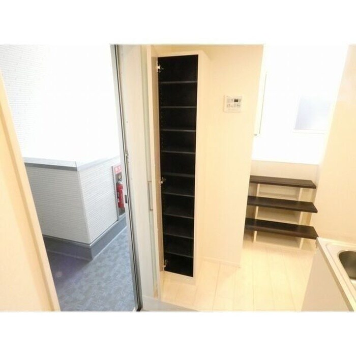 物件内観写真12　(玄関)