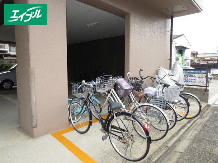 物件外観写真3　(駐輪場)