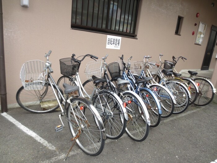 物件外観写真4　(駐輪場)