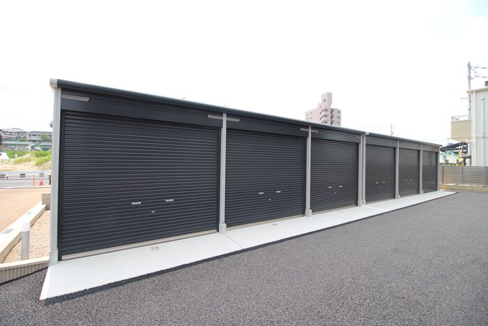 物件外観写真2　(駐車場)