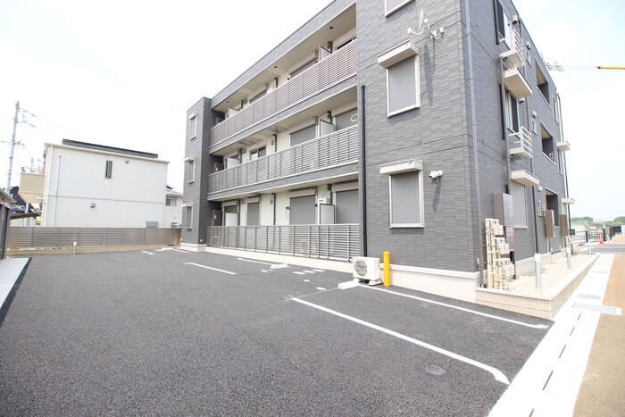 物件外観写真6　(駐車場)