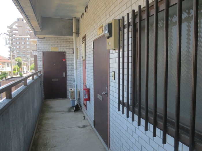 物件外観写真5　(エントランス部分)