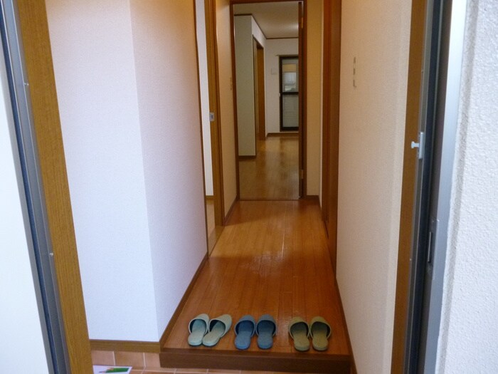 物件内観写真13　(玄関)
