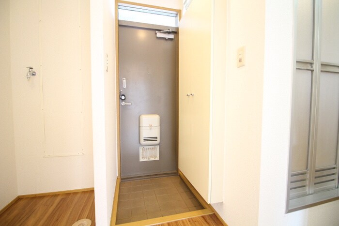 物件内観写真12　(玄関)