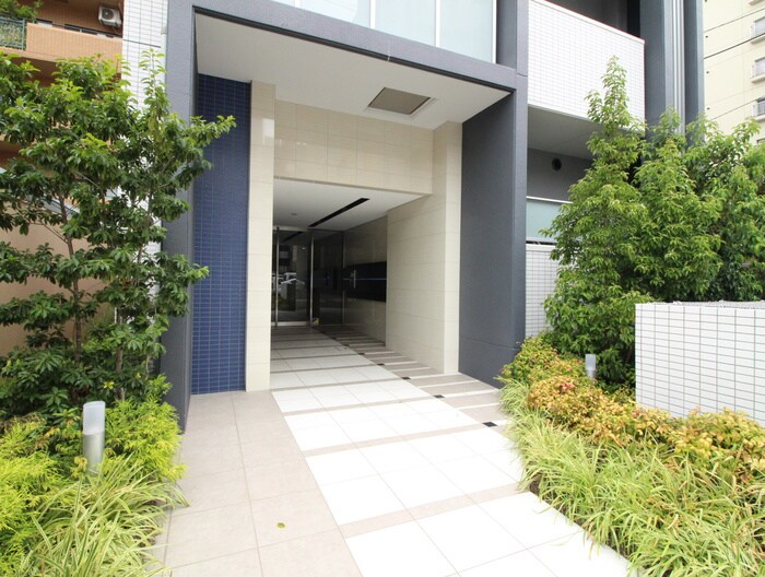 物件外観写真3　(エントランス部分)