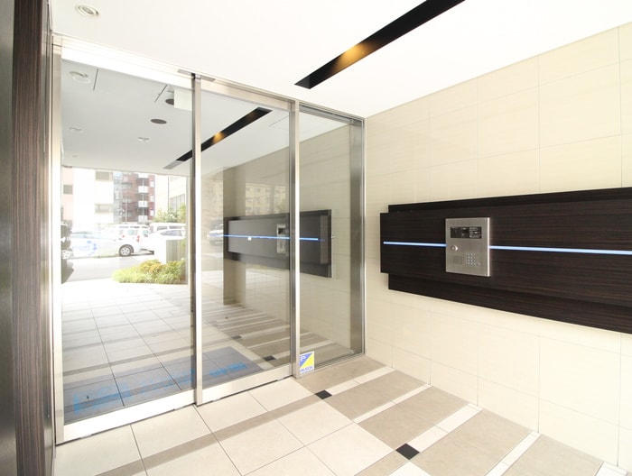 物件外観写真4　(エントランス部分)