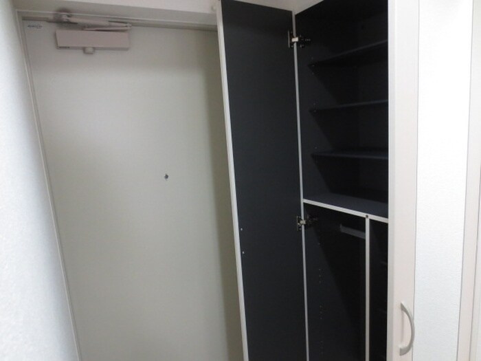 物件内観写真18　(玄関)