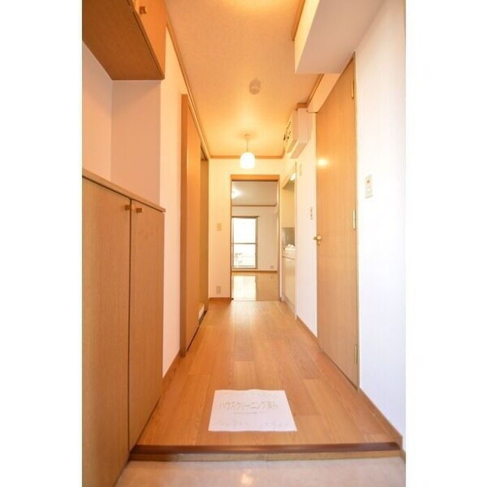 物件内観写真12　(玄関)