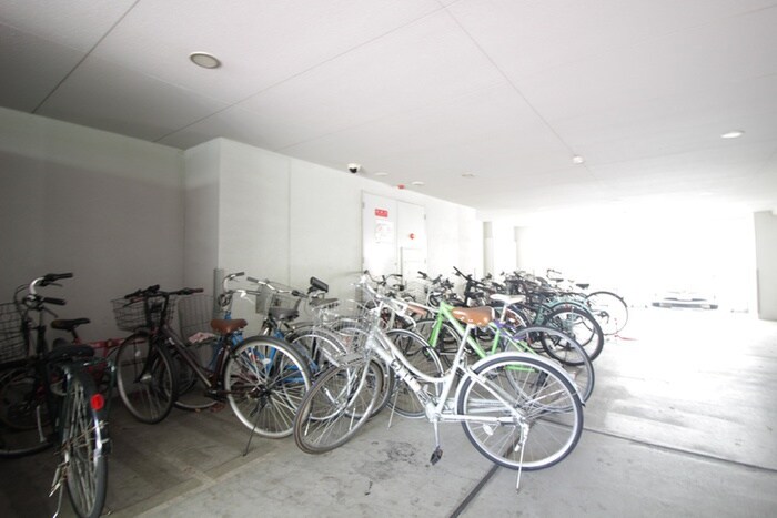 物件外観写真4　(駐輪場)