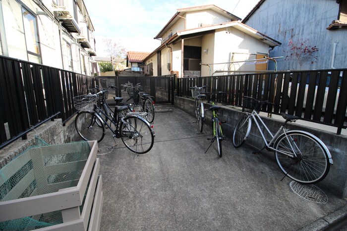 物件外観写真5　(駐輪場)