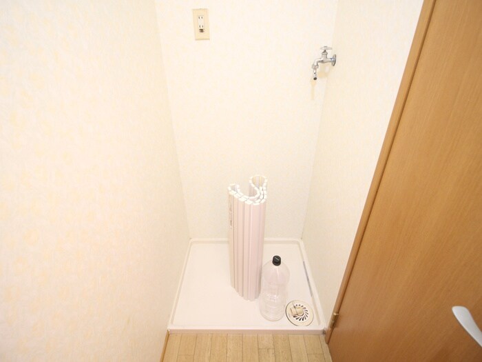 物件内観写真10　(洗濯機置場)