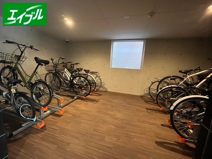 物件外観写真6　(駐輪場)