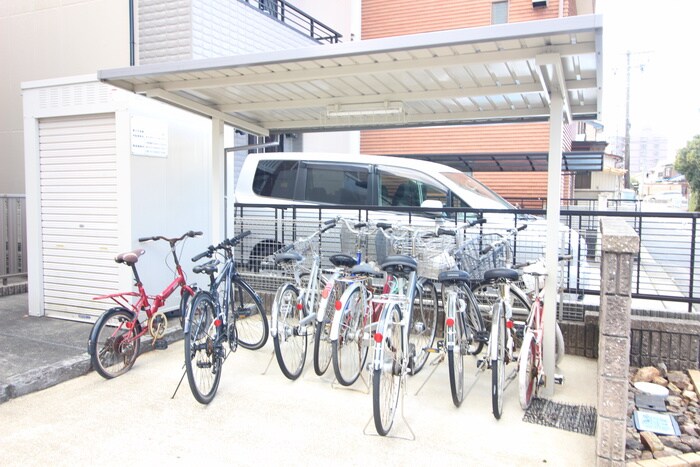 物件外観写真4　(駐輪場)