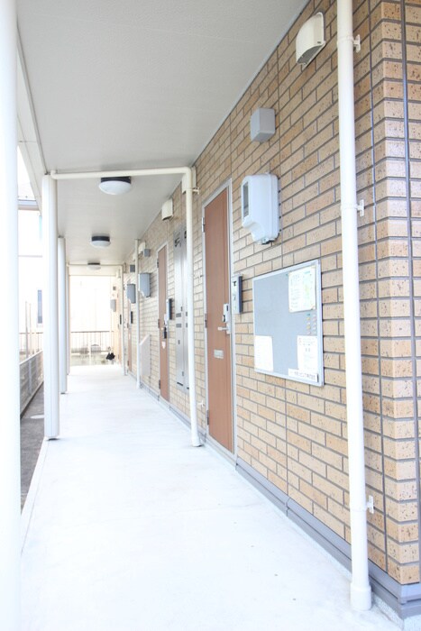 物件外観写真5　(エントランス部分)