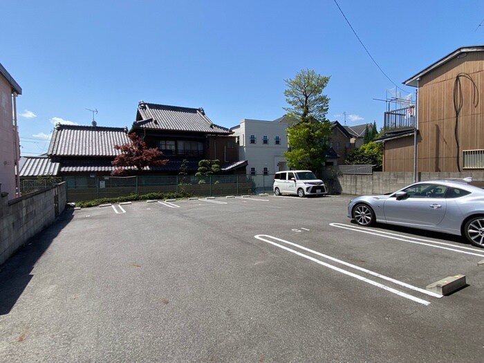 物件外観写真3　(駐車場)