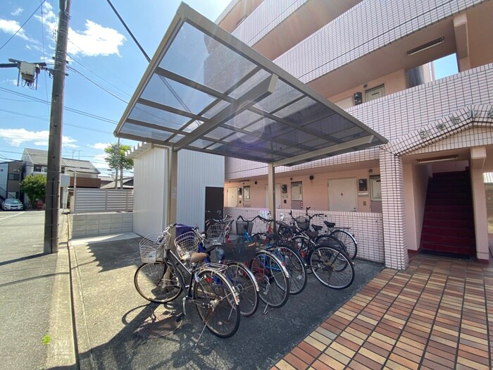 物件外観写真4　(駐輪場)