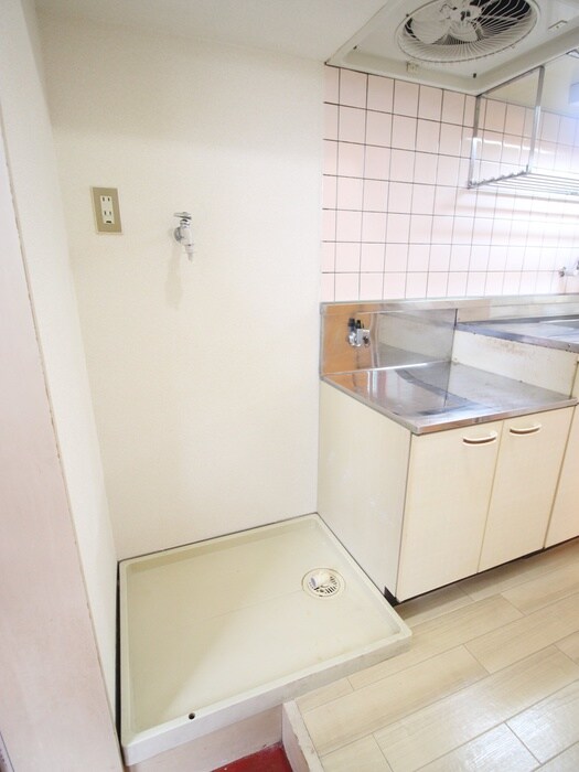 物件内観写真16　(洗濯機置場)