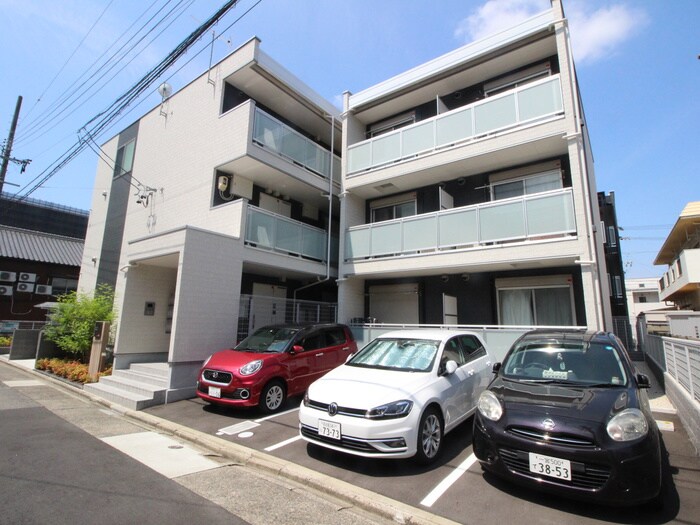 物件外観写真3　(駐車場)