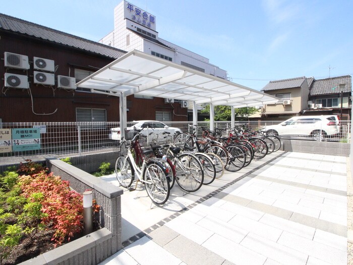 物件外観写真4　(駐輪場)