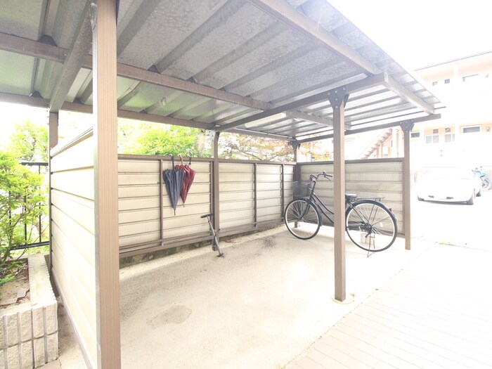 物件外観写真5　(駐輪場)