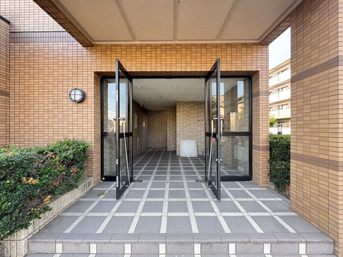 物件外観写真3　(エントランス部分)
