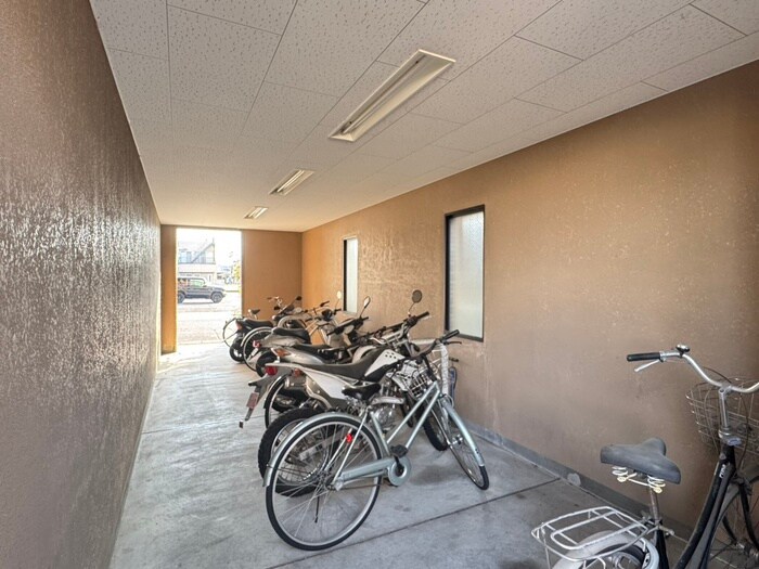 物件外観写真5　(駐輪場)