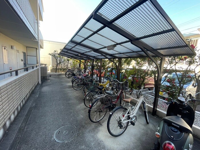 物件外観写真4　(駐輪場)