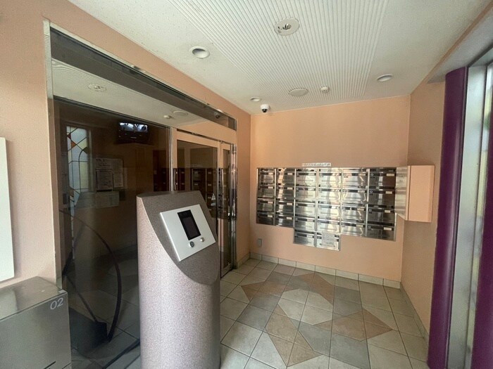 物件外観写真2　(エントランス部分)