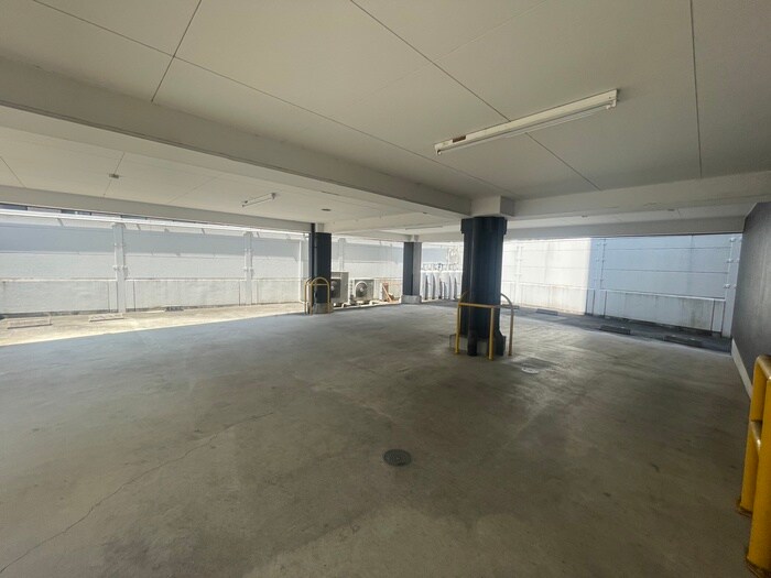 物件外観写真4　(駐車場)