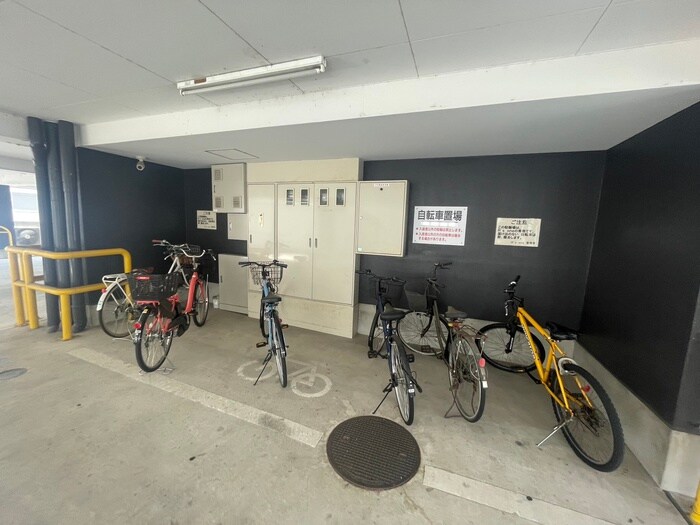 物件外観写真5　(駐輪場)