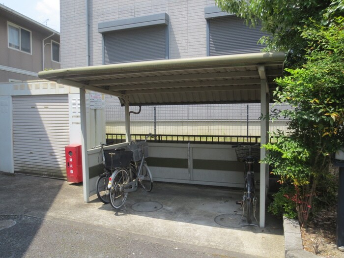 物件外観写真4　(駐輪場)