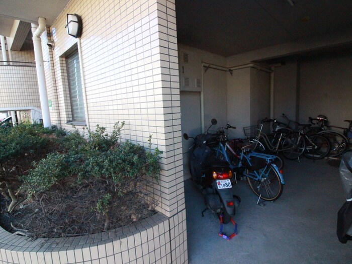 物件外観写真4　(駐輪場)